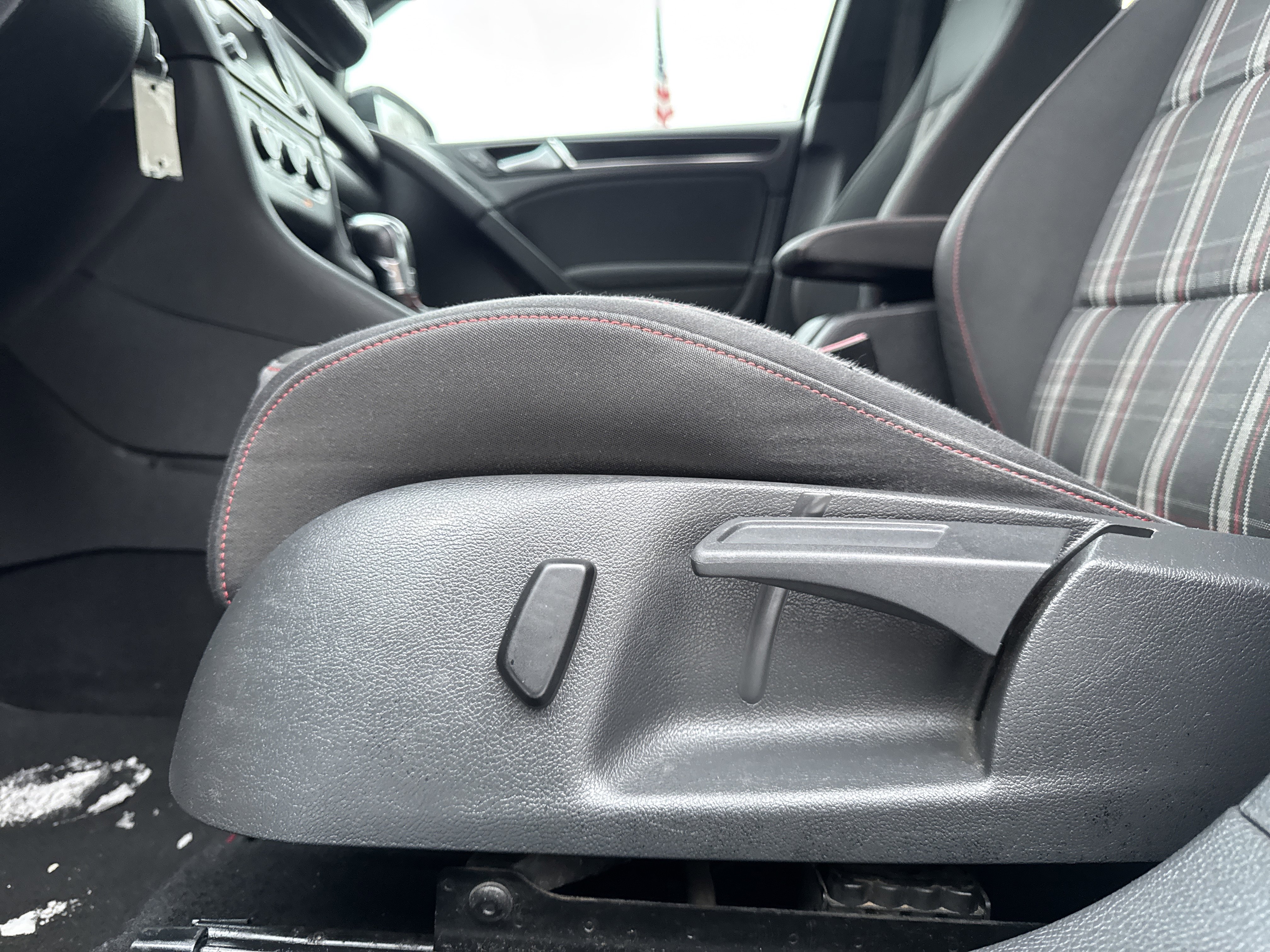 Used 2012 Volkswagen GTI 4-Door image 15