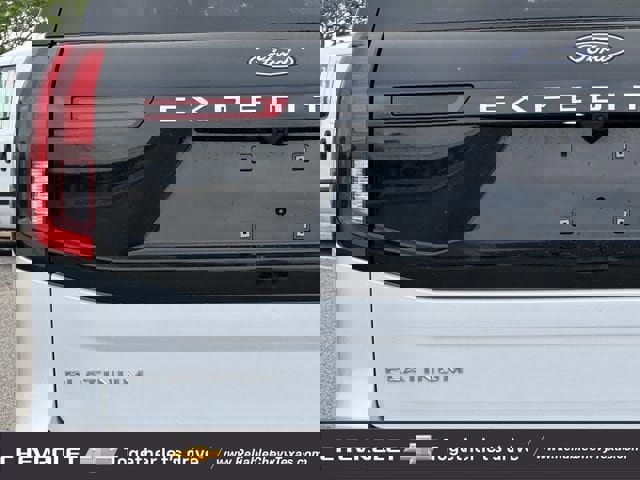 Used 2025 Ford Expedition Platinum AWD/4WD image 5