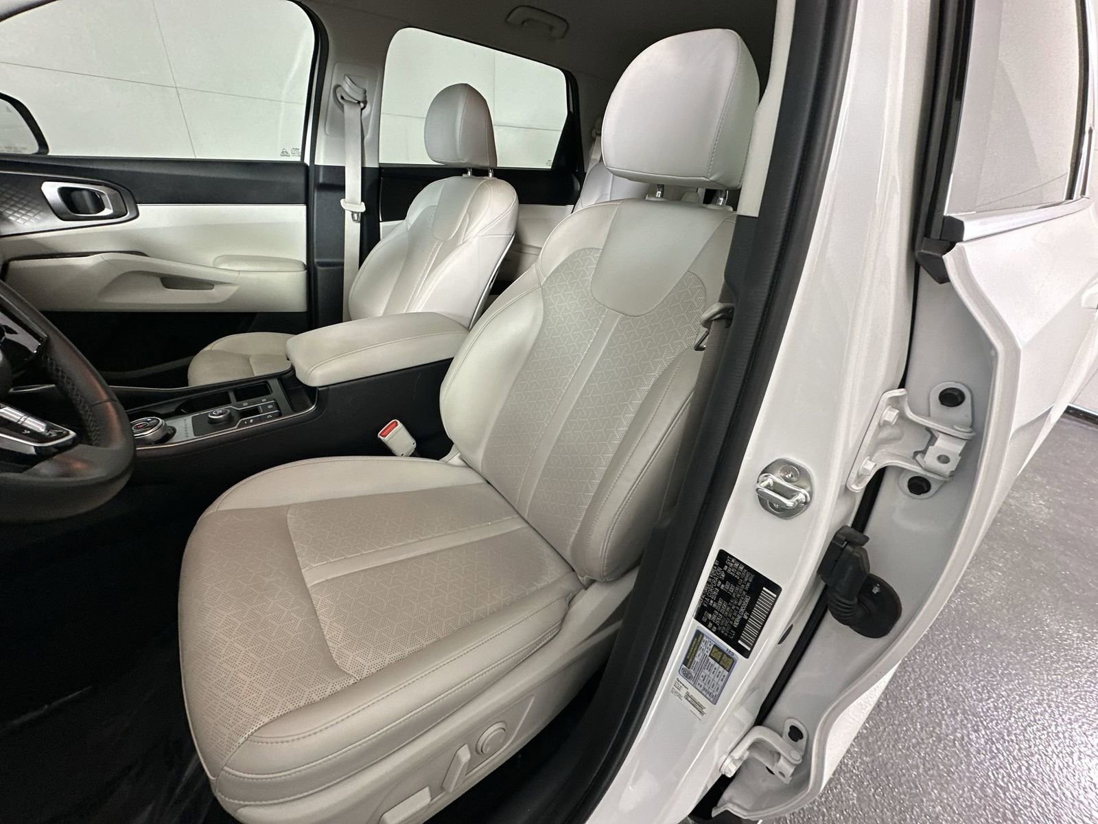 Used 2022 Kia Sorento EX image 11