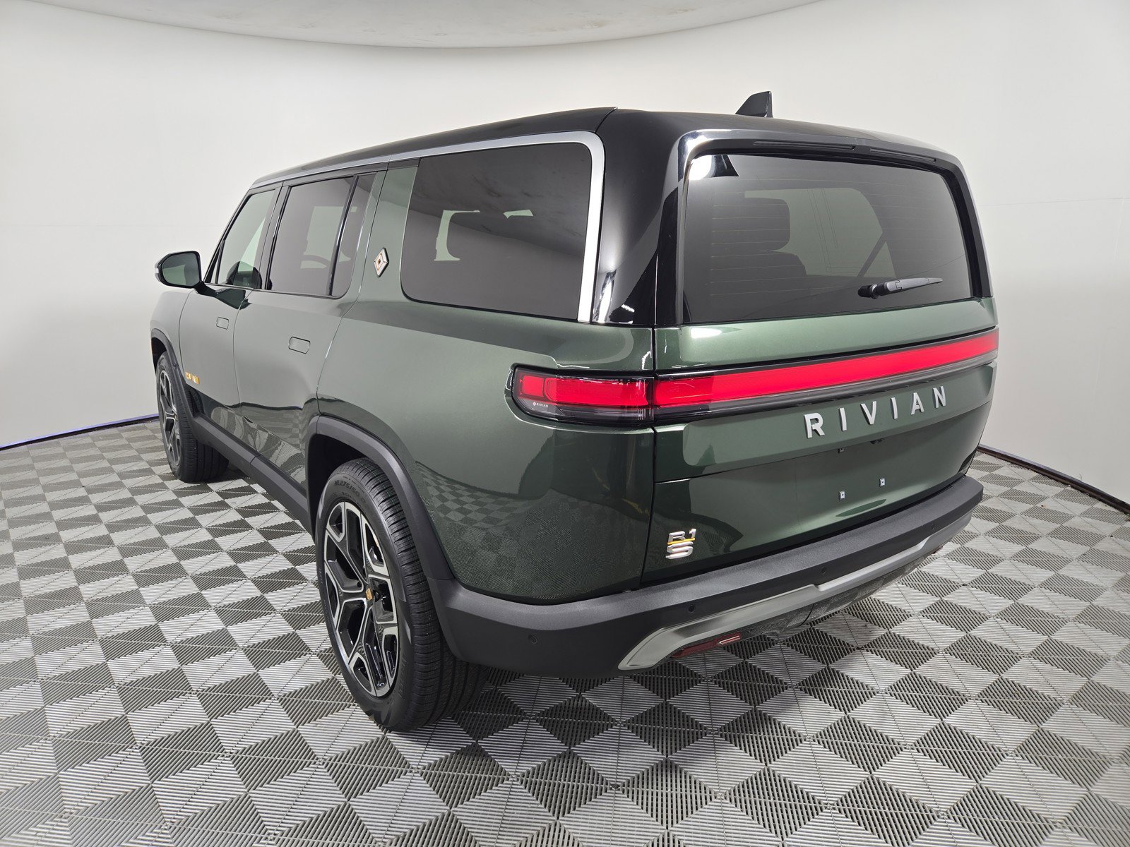 Used 2022 Rivian R1S Launch Edition image 3