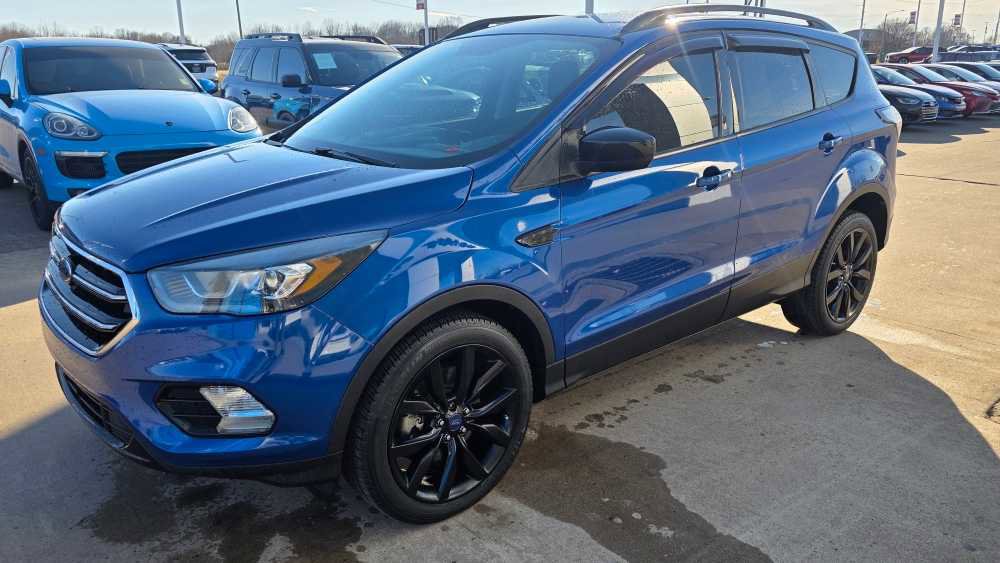 Used 2018 Ford Escape SE w/ SE Sport Appearance Package image 4