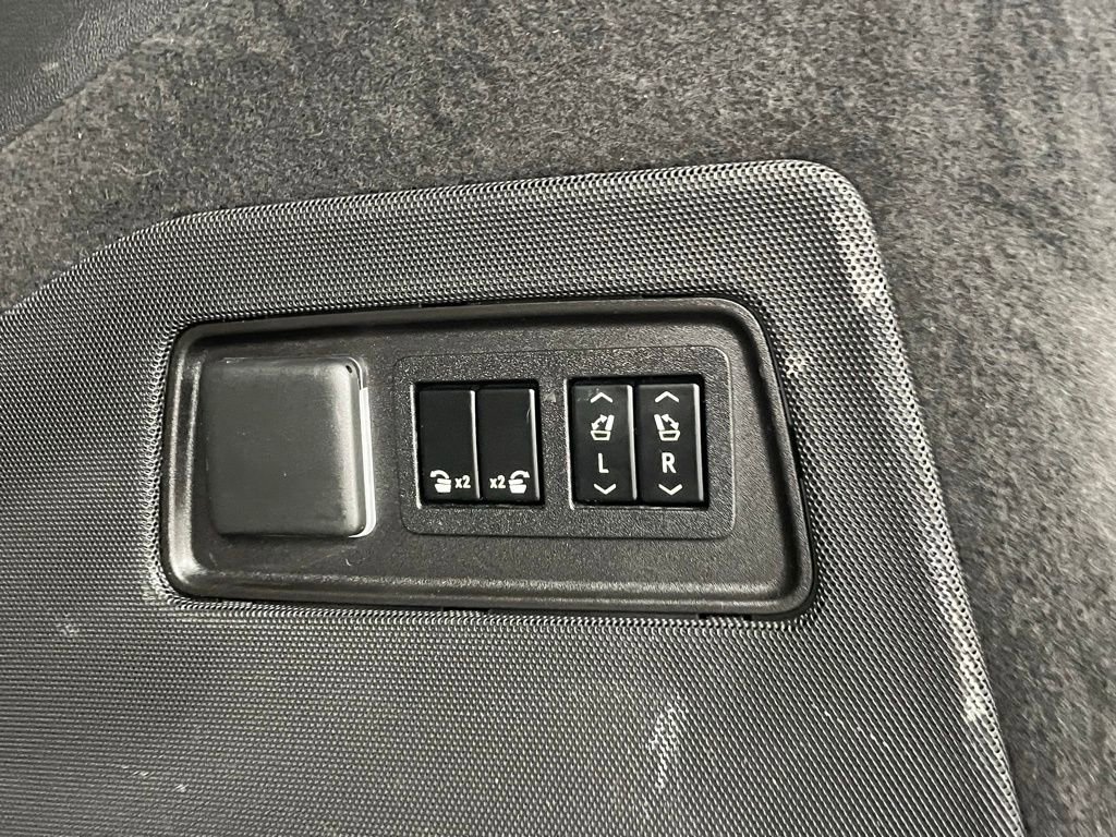 Certified 2022 Cadillac Escalade Sport Platinum w/ LPO, ONYX Package image 22