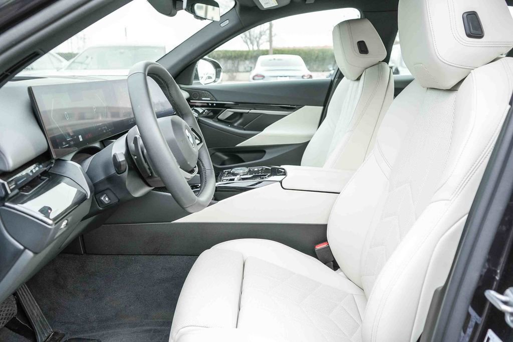 Used 2025 BMW 530i 530i w/ Premium Package image 18