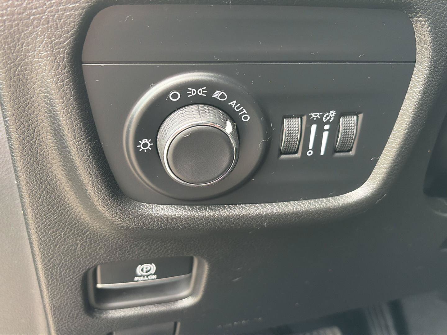 Used 2024 Jeep Grand Cherokee Altitude AWD/4WD image 8