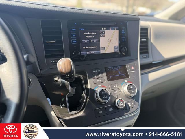 Used 2017 Toyota Sienna XLE Premium image 19