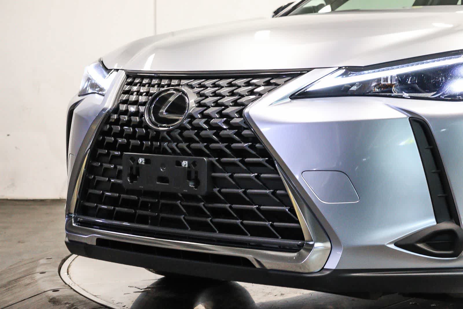 Certified 2025 Lexus UX 300h FWD image 8