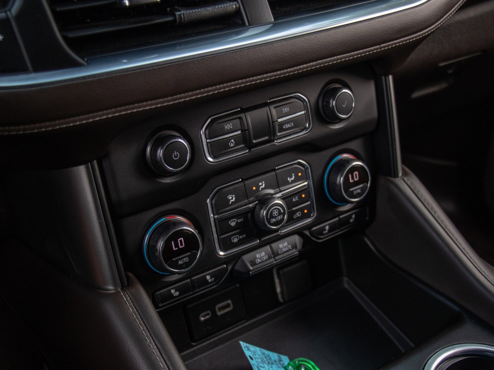 Used 2021 Chevrolet Tahoe Z71 w/ Z71 Off-Road Package image 17