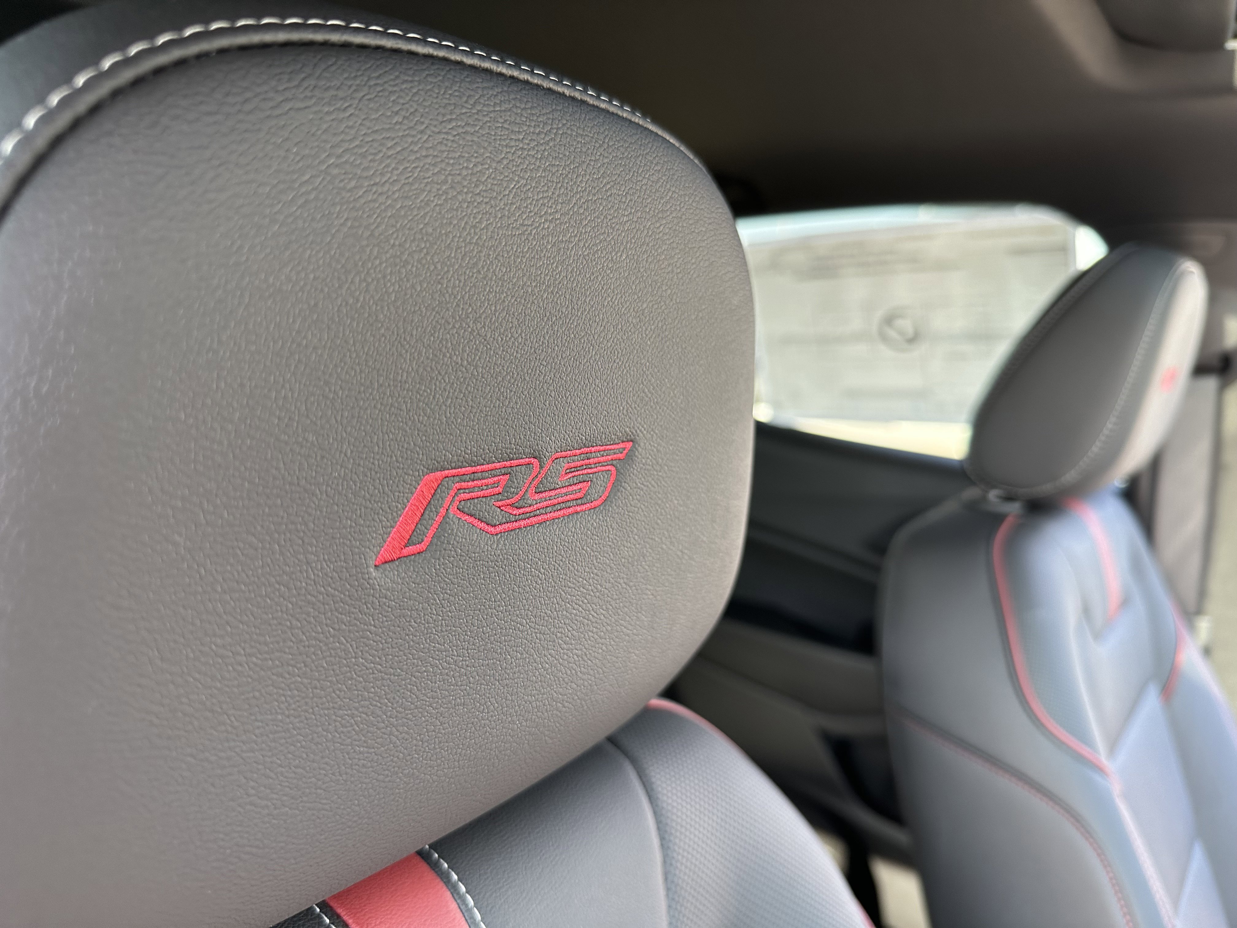 New 2026 Chevrolet Trax RS w/ Sunroof Package image 33