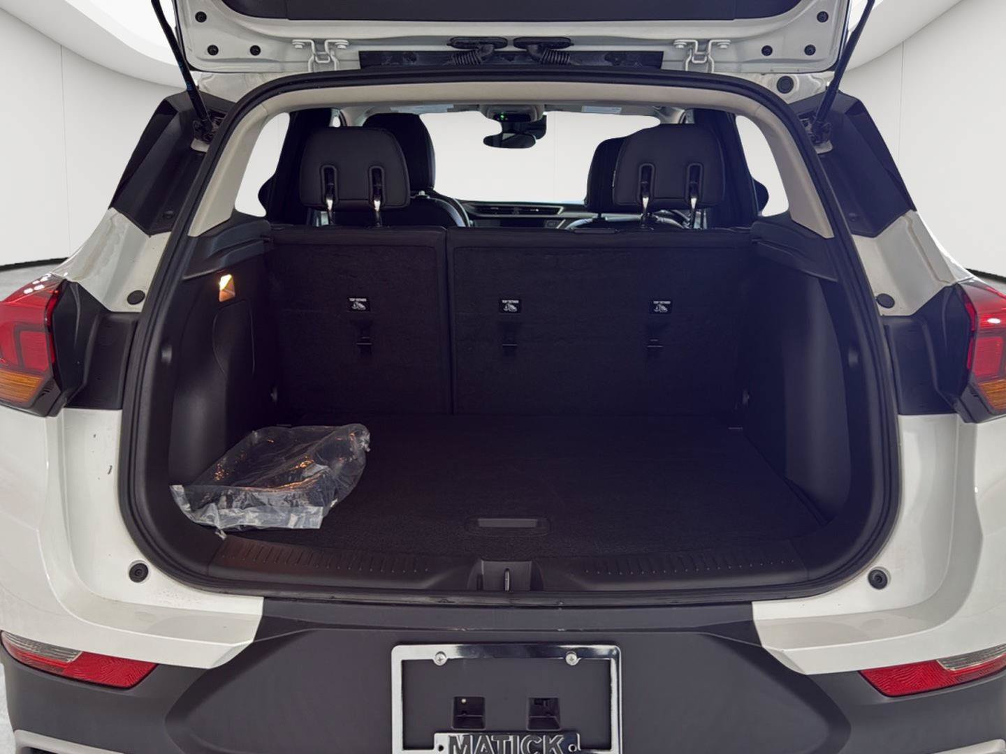 Used 2023 Buick Encore GX Preferred w/ Cold Weather Comfort Package FWD image 7