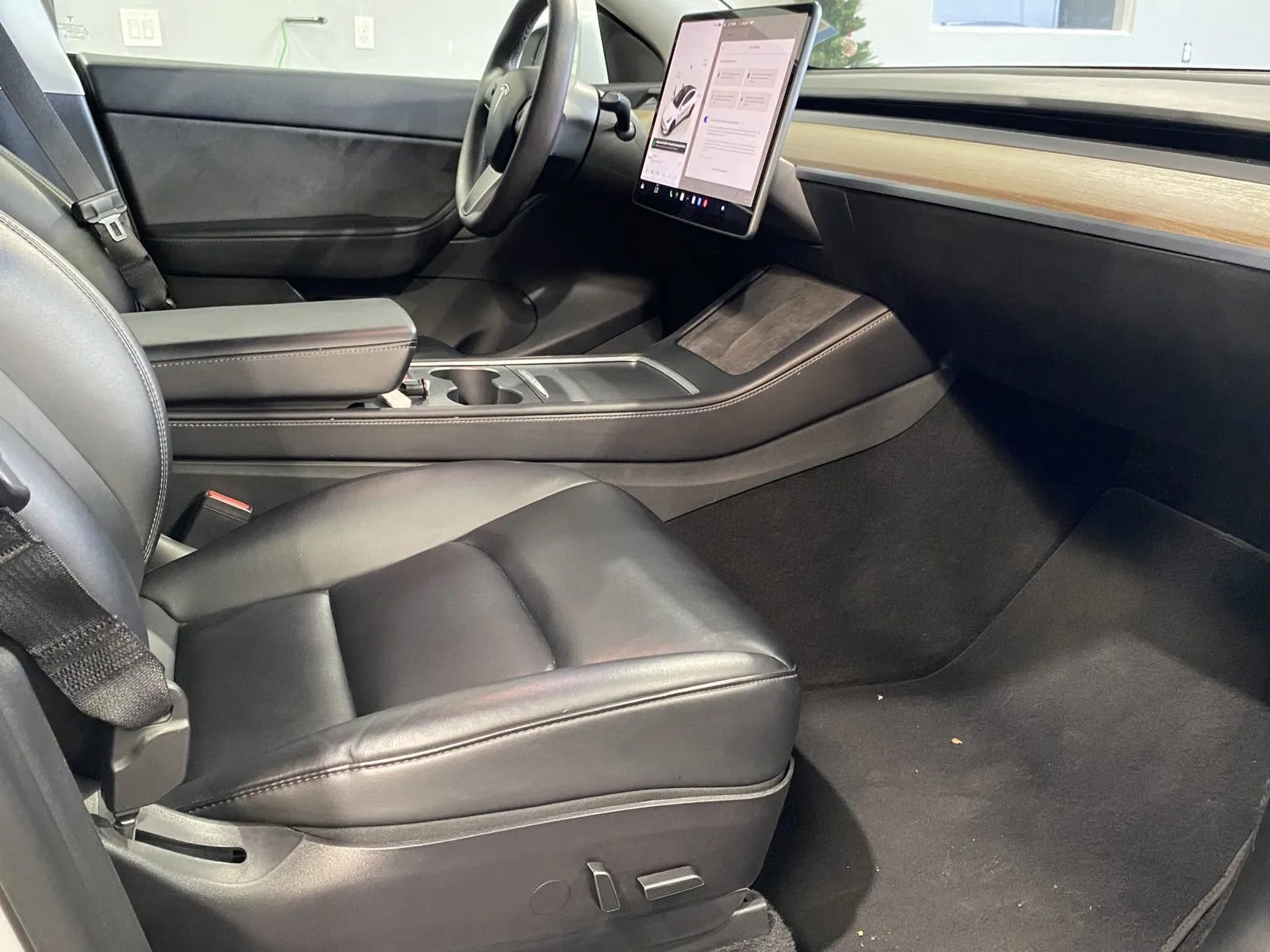 Used 2022 Tesla Model Y Long Range image 5