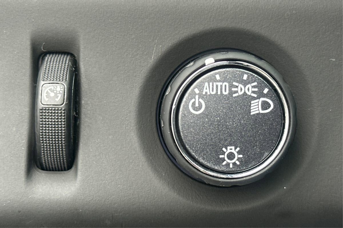 Used 2018 Chevrolet Suburban LT image 17