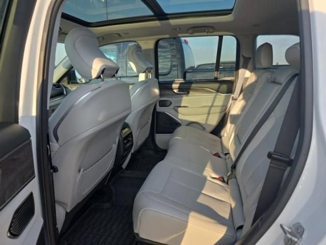 Used 2022 Jeep Grand Cherokee Overland w/ Advanced Protech Group III image 5