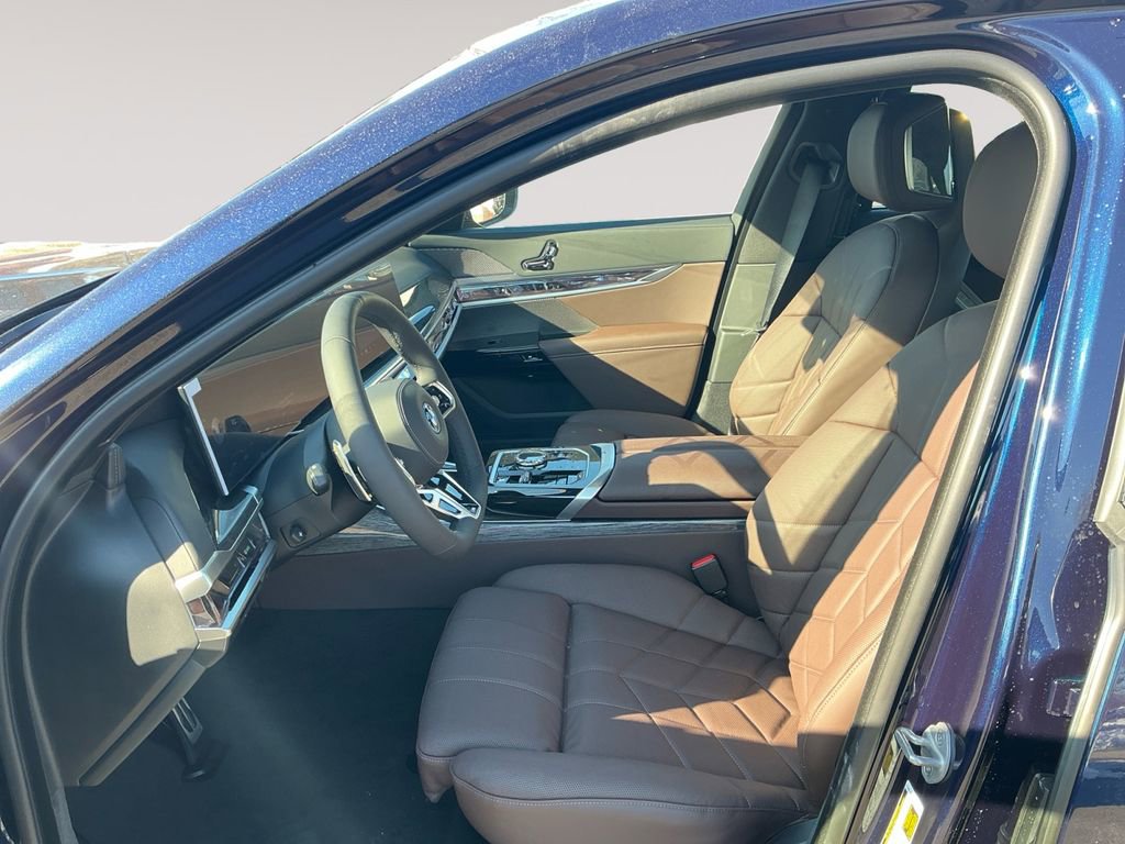 New 2026 BMW 750e xDrive w/ Premium Package image 9