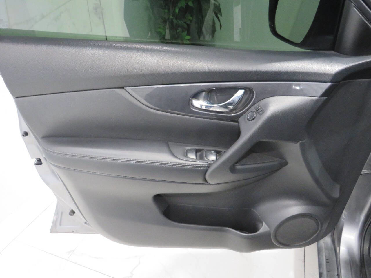 Used 2017 Nissan Rogue S image 22