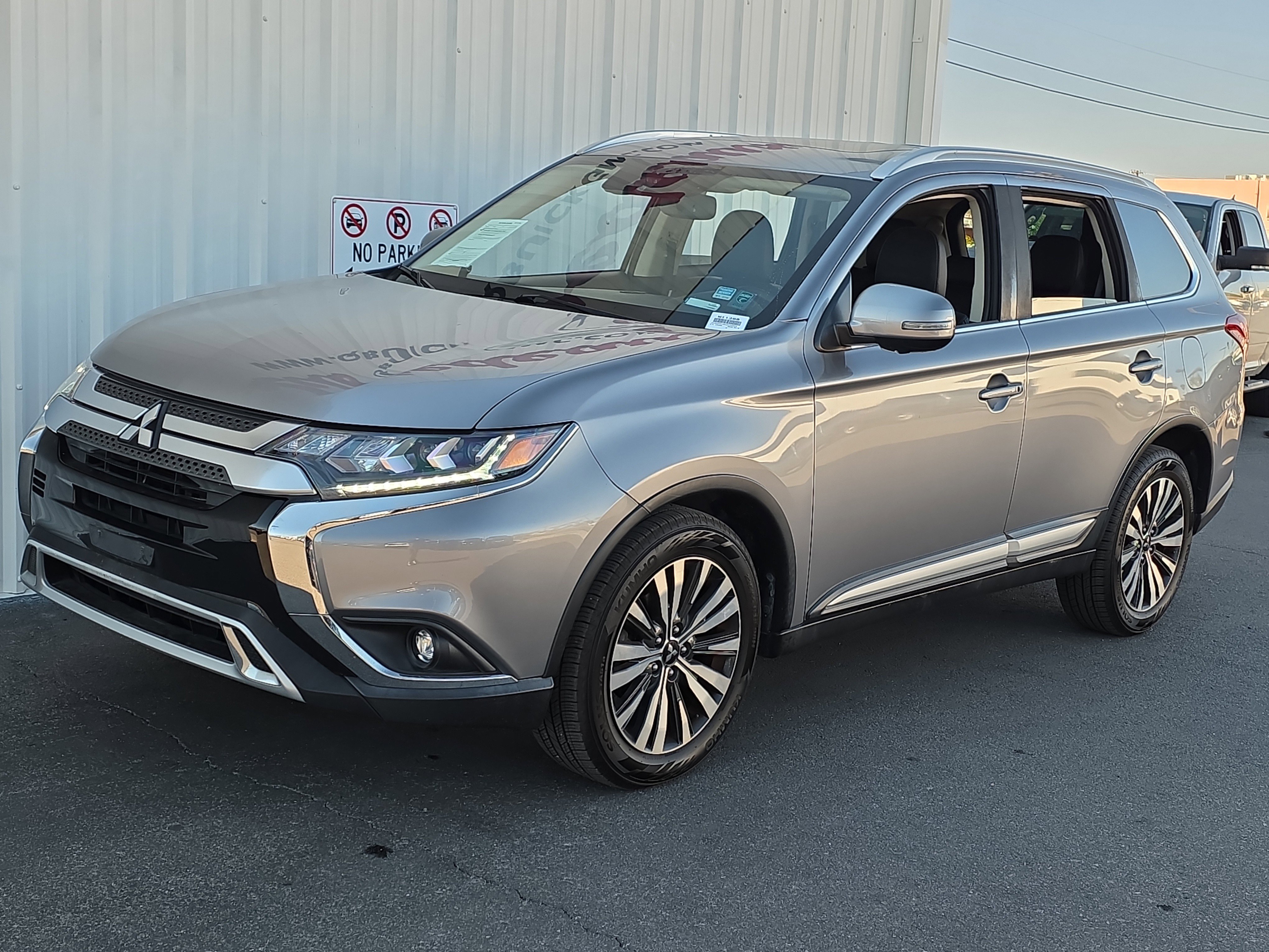 Used 2020 Mitsubishi Outlander LE image 3