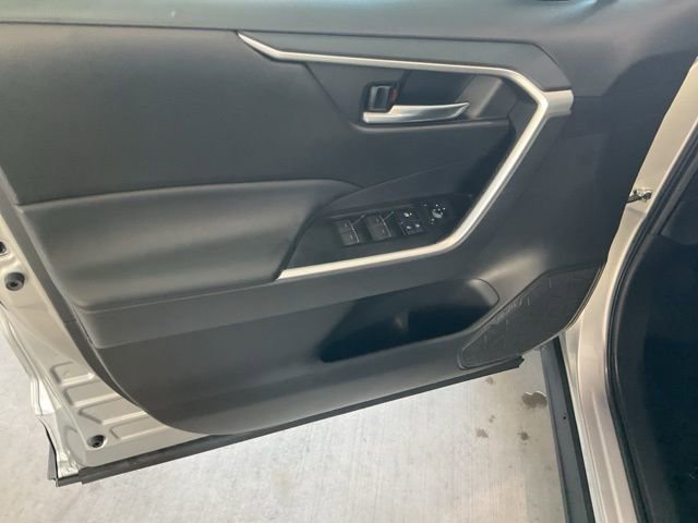 Used 2022 Toyota RAV4 XLE w/ Convenience Package image 5