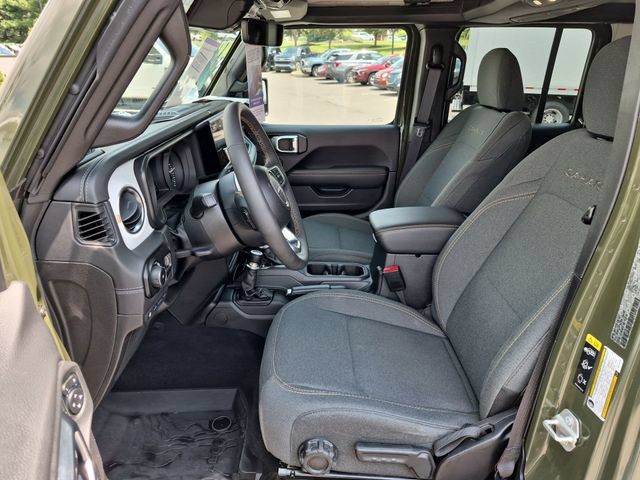 Used 2024 Jeep Wrangler Unlimited Sahara w/ Technology Group AWD/4WD image 21