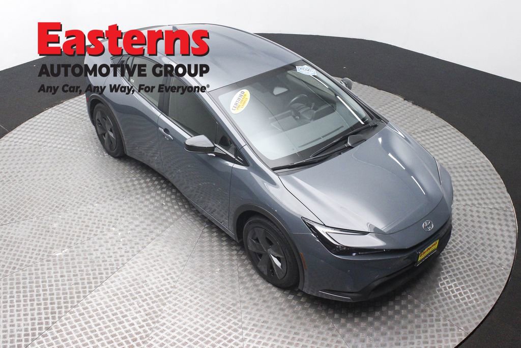 Used 2024 Toyota Prius LE image 3