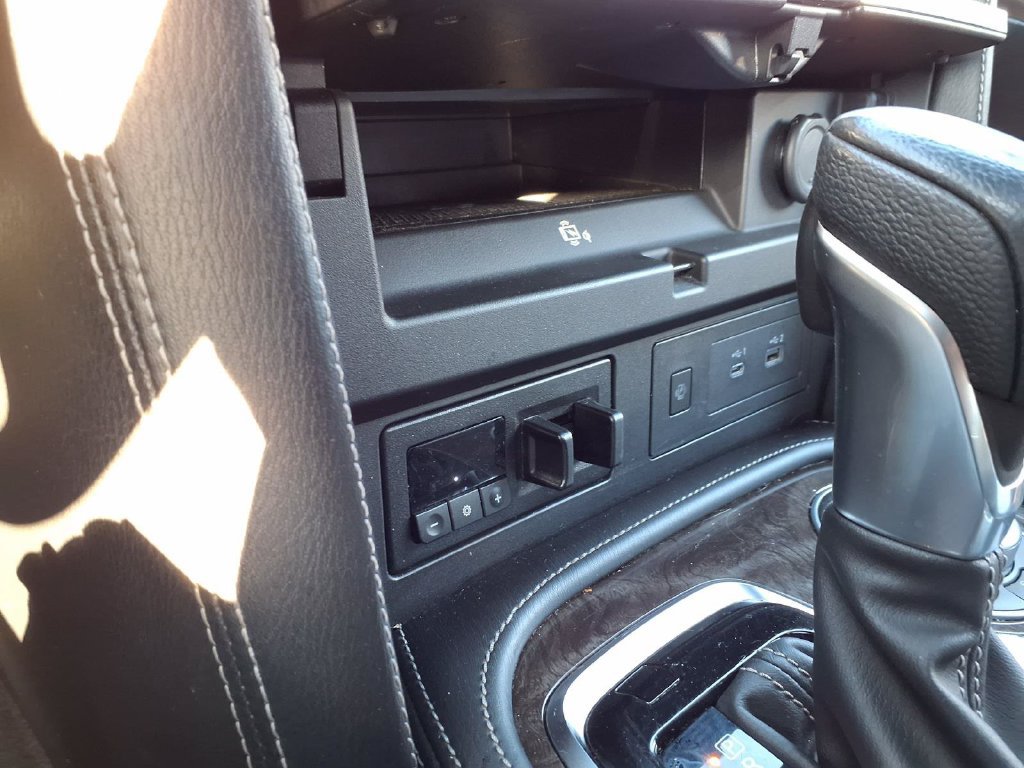 Used 2023 Nissan Armada Platinum w/ Captain's Chairs Package AWD/4WD image 11