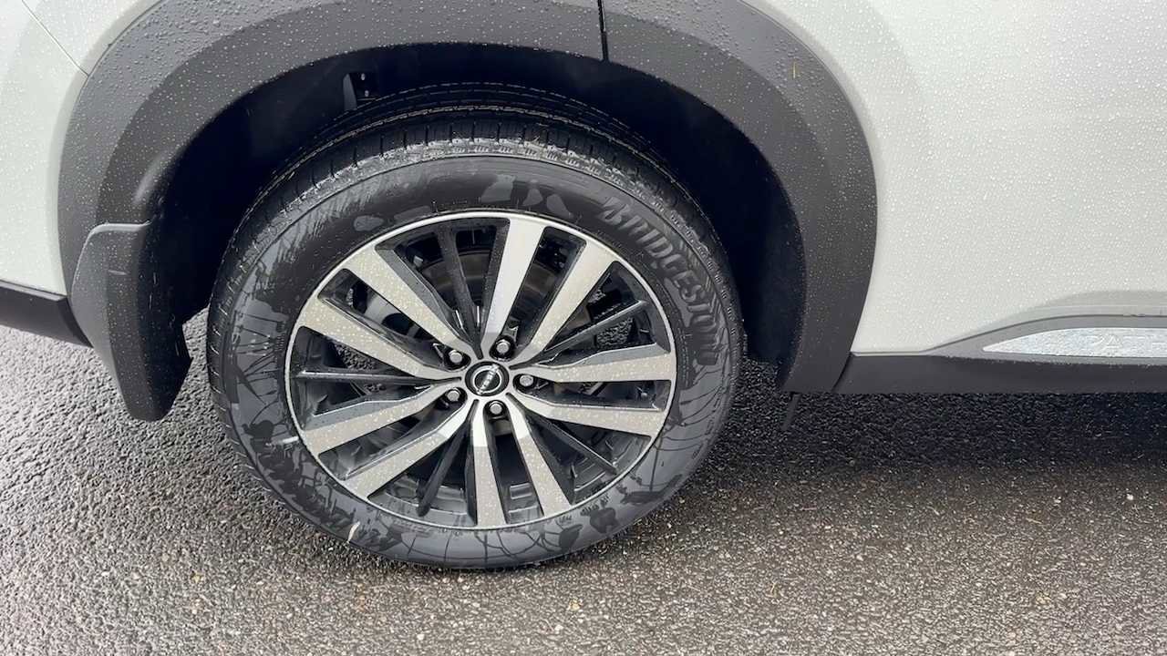 New 2025 Nissan Pathfinder Platinum w/ Cargo Package image 7