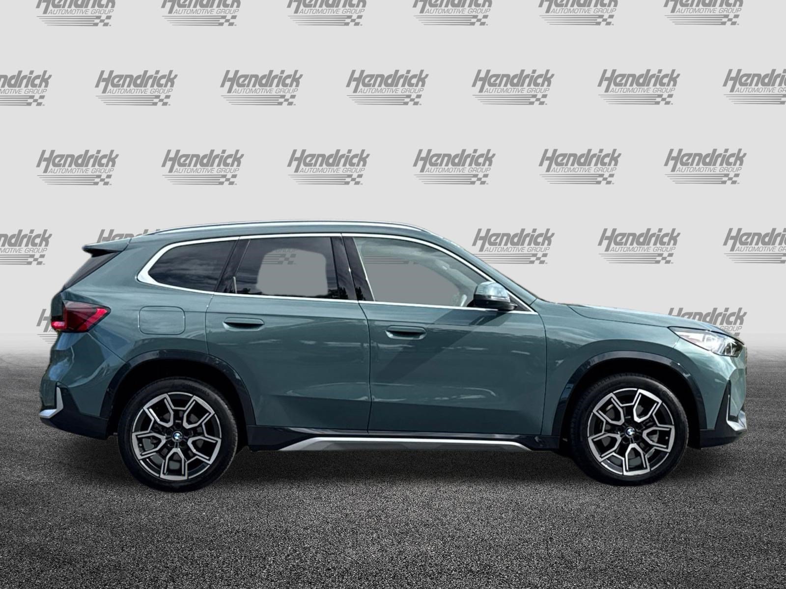 Used 2025 BMW X1 xDrive28i AWD/4WD image 3