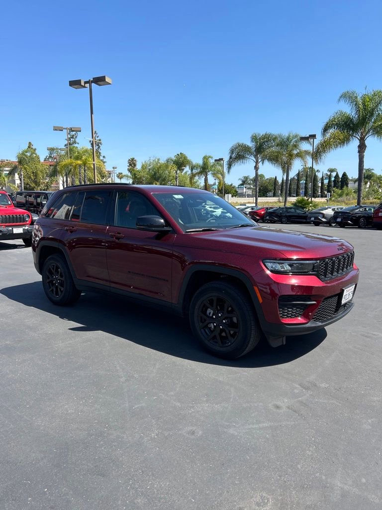 Used 2025 Jeep Grand Cherokee Altitude image 5