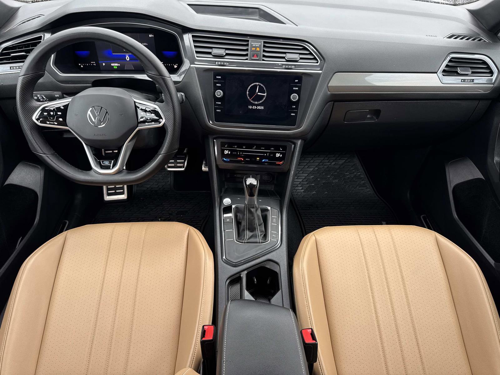 Certified 2022 Volkswagen Tiguan SE R-Line image 9