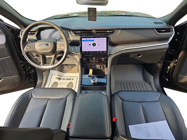 Used 2025 Jeep Grand Cherokee L Limited w/ Black Appearance Package image 9