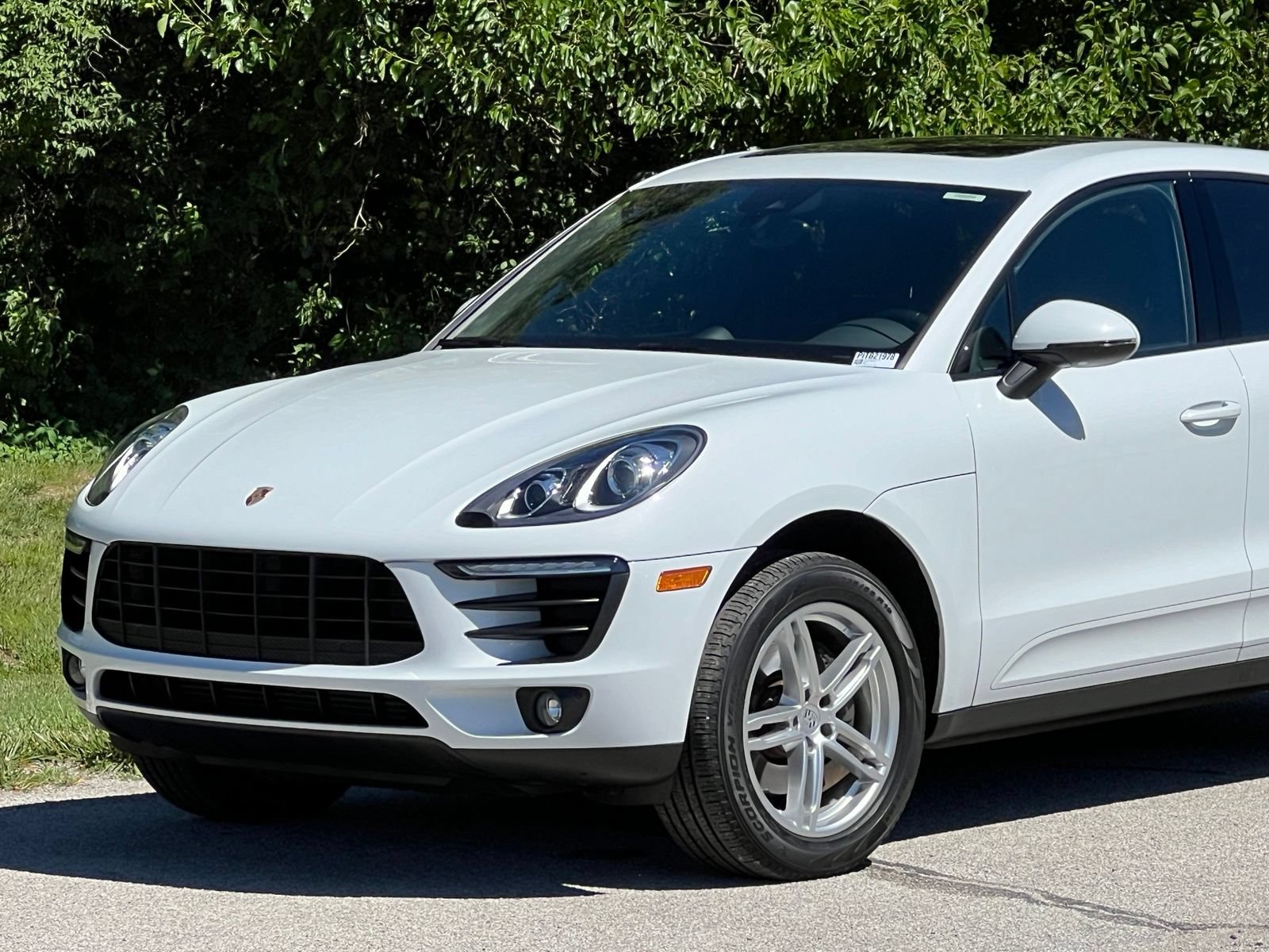 Used 2018 Porsche Macan AWD/4WD image 11