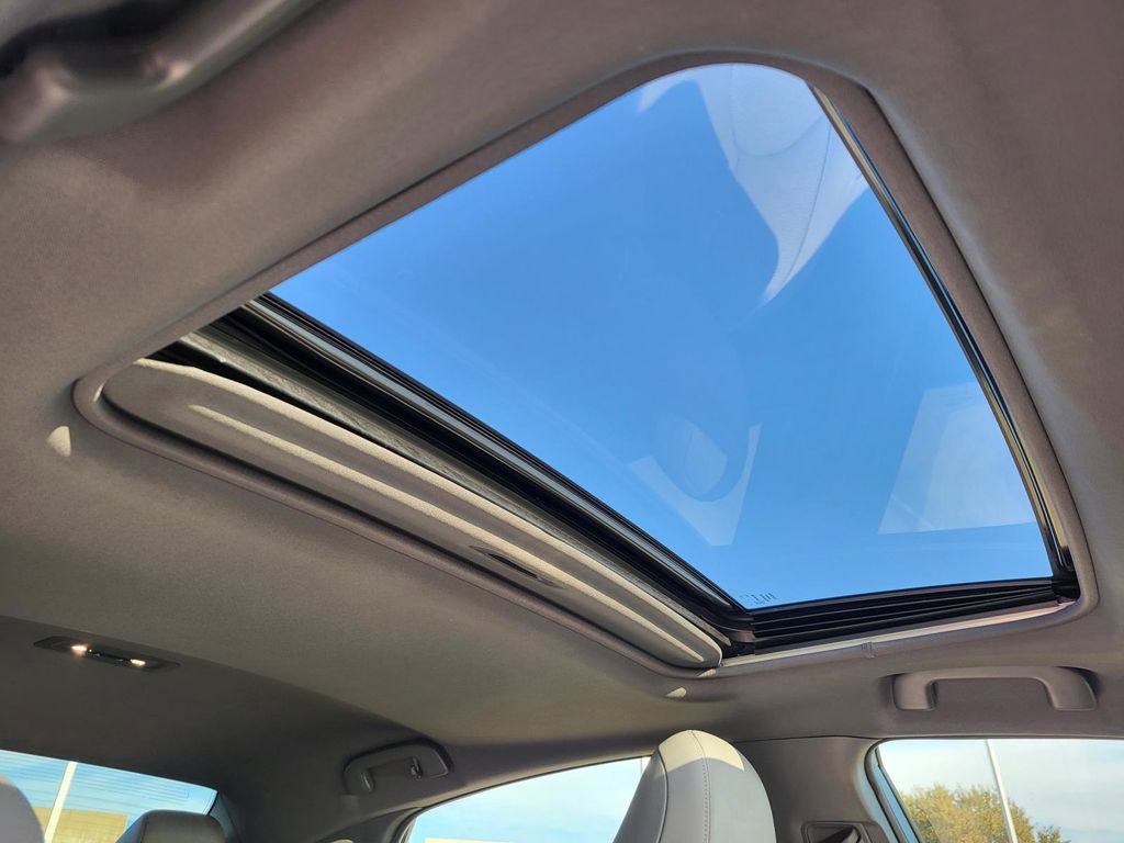 Used 2021 Toyota Avalon Limited image 10