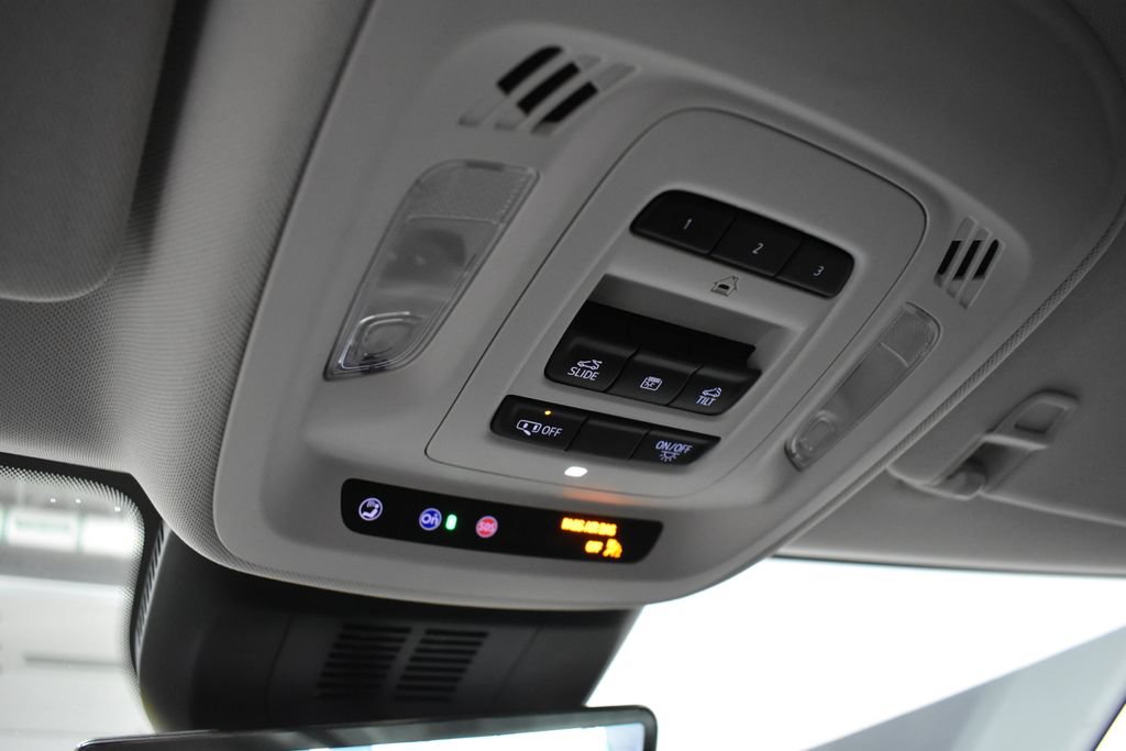 Used 2024 Buick Envision Avenir AWD/4WD image 28