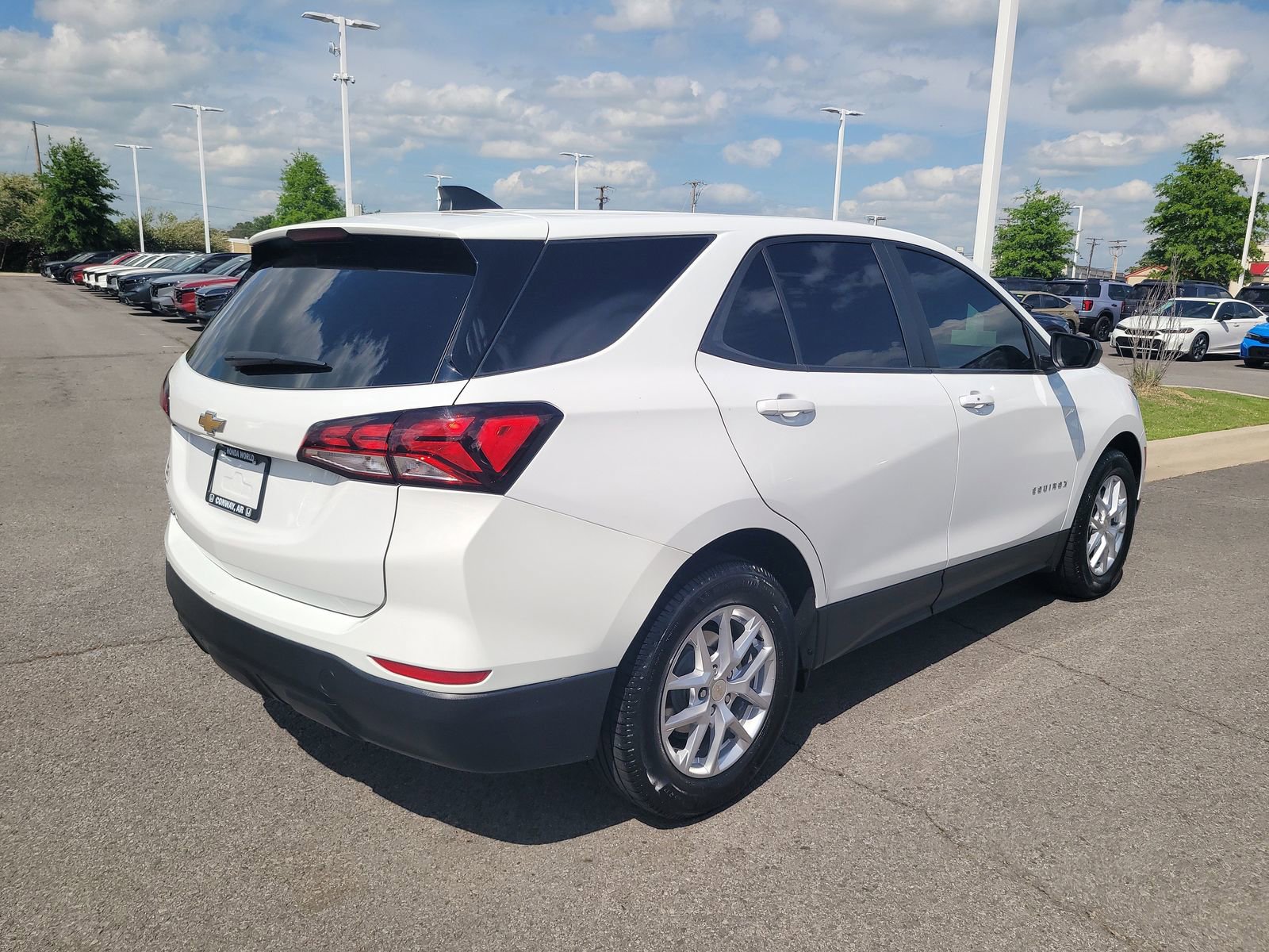Used 2023 Chevrolet Equinox LS w/ LS Convenience Package FWD image 3