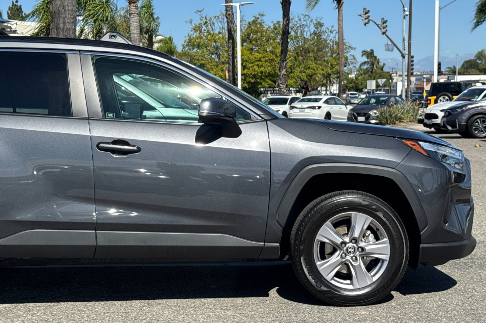 Used 2025 Toyota RAV4 XLE FWD image 34