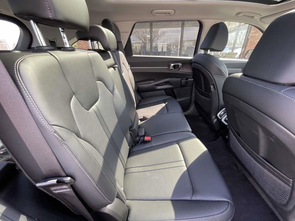 Certified 2025 Kia Sorento S w/ Panoramic Sunroof Package image 19
