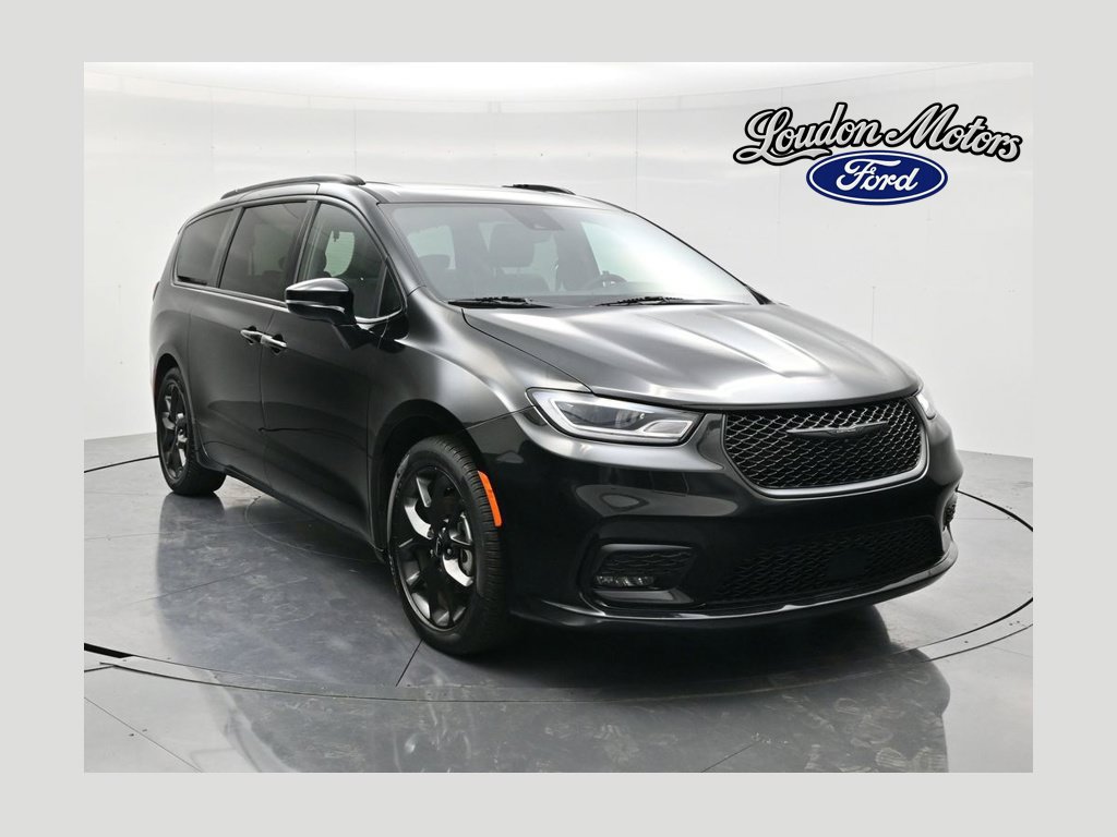 Used 2025 Chrysler Pacifica Limited