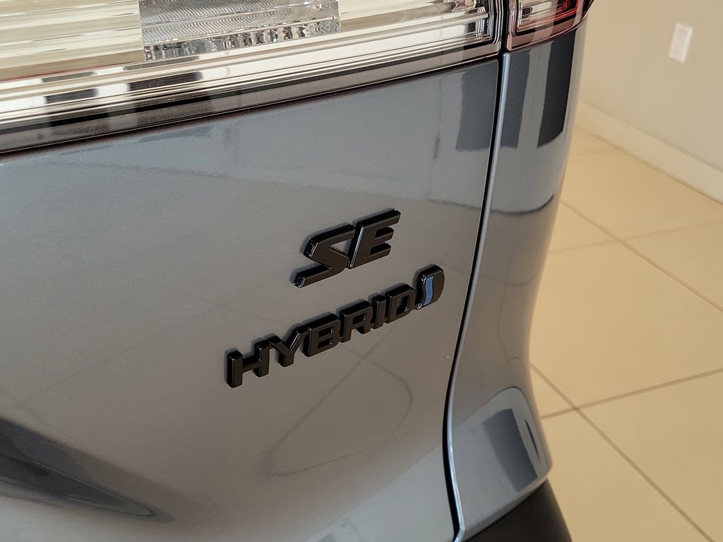 Used 2024 Toyota Corolla Cross SE AWD/4WD image 9