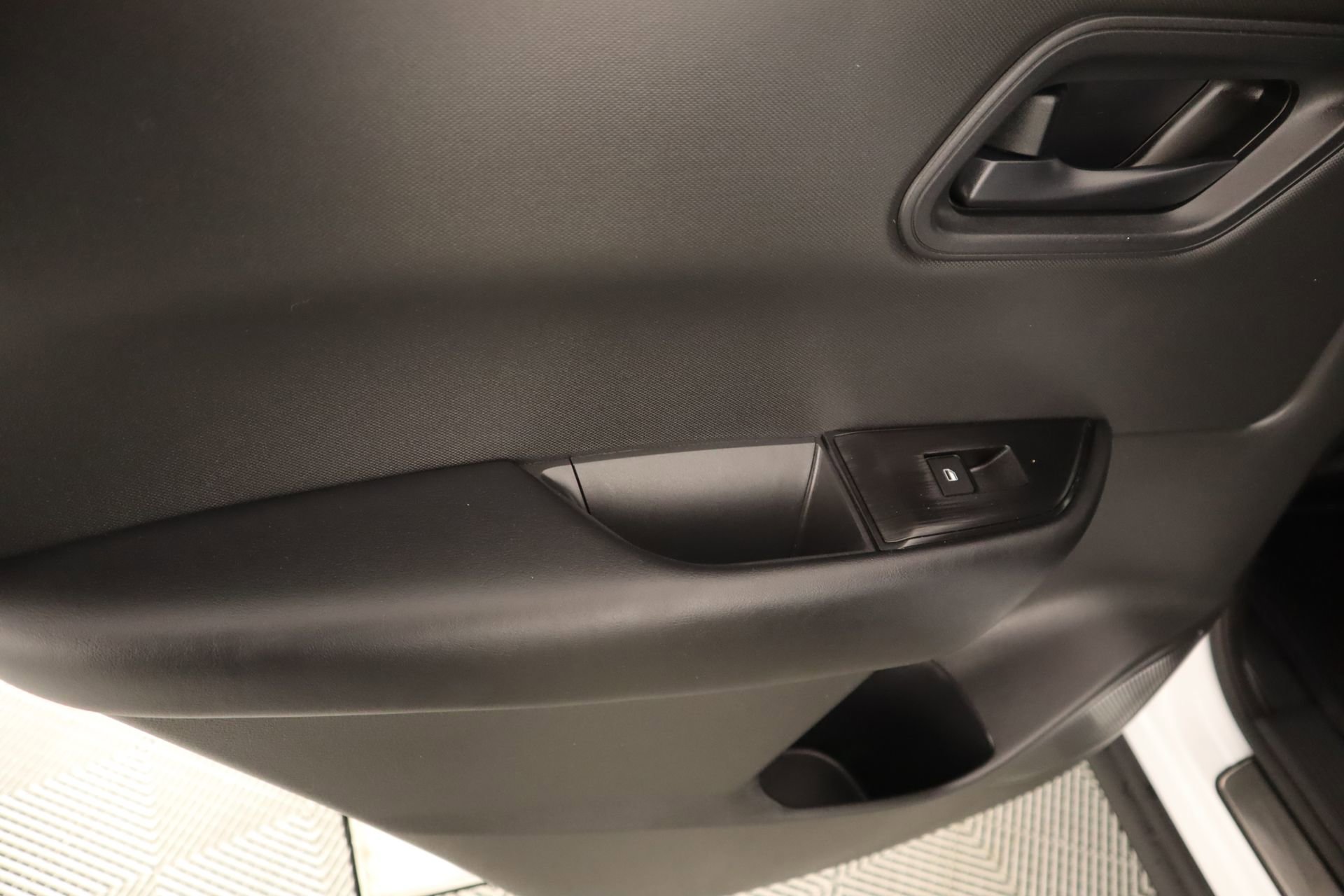 Used 2024 Nissan Rogue S image 15