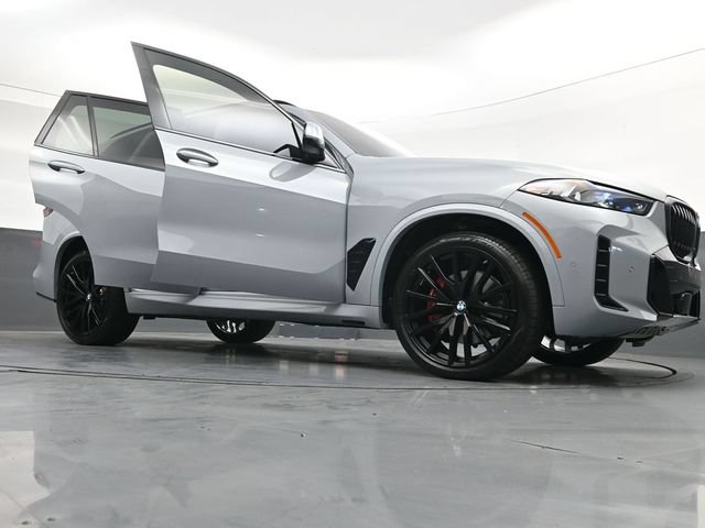 Used 2026 BMW X5 xDrive40i w/ M Sport Package AWD/4WD image 41
