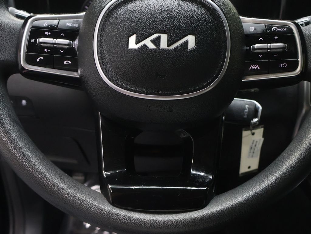 Used 2023 Kia Sorento LX FWD image 19