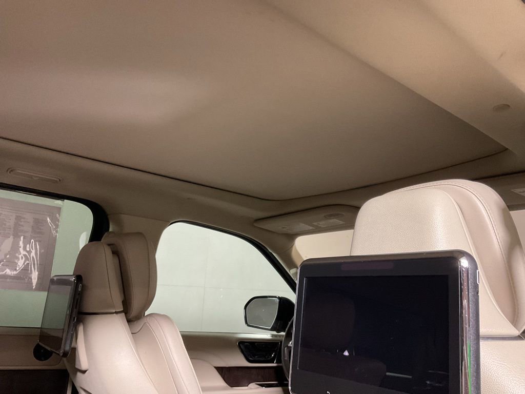Used 2019 Lincoln Navigator L Reserve image 2