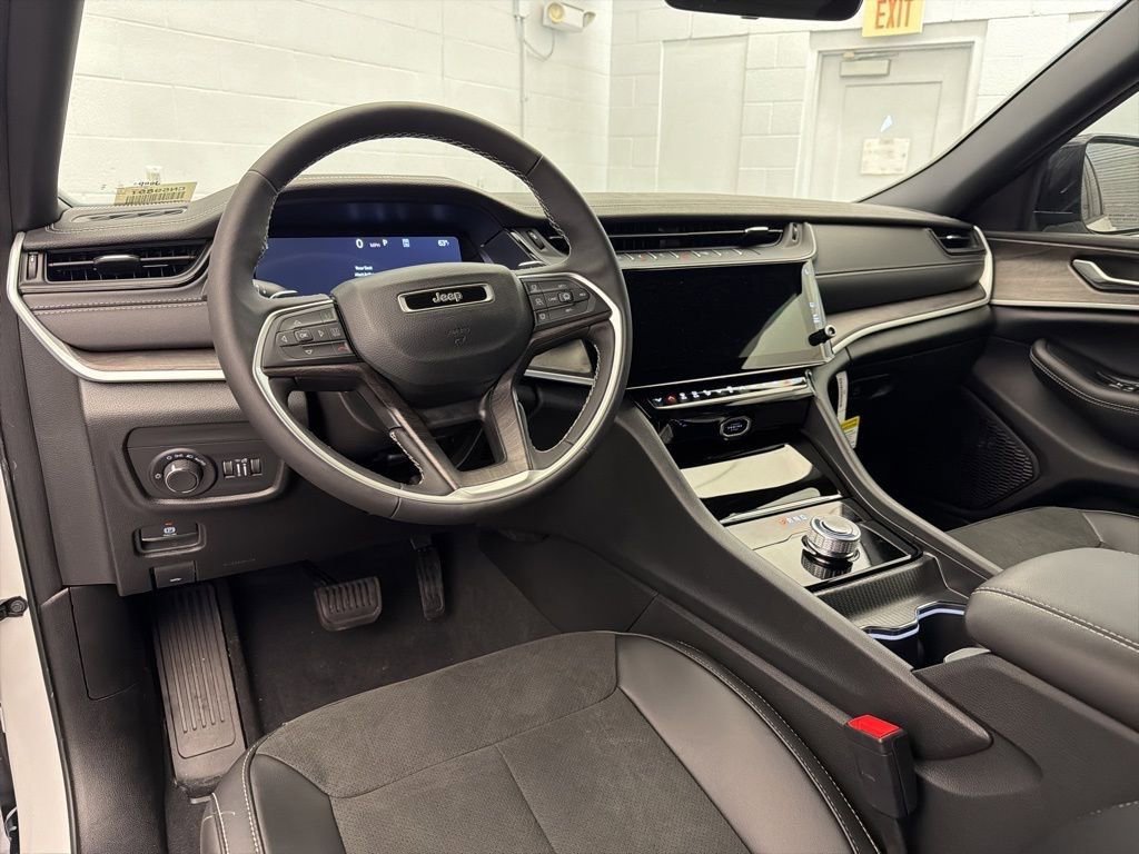 New 2026 Jeep Grand Cherokee Altitude RWD image 9