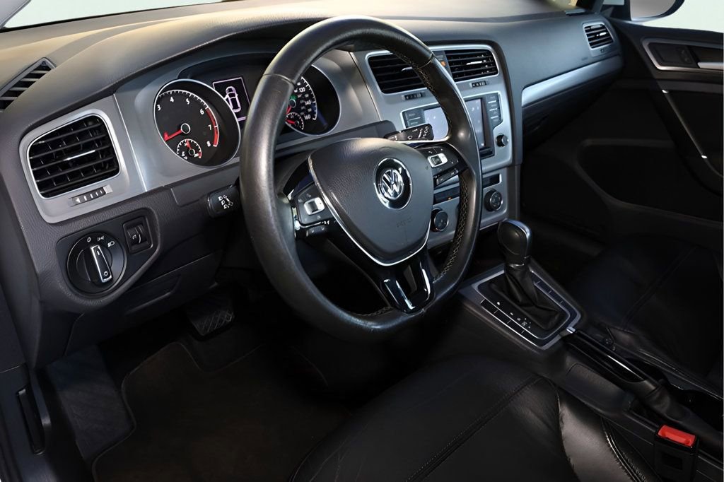Used 2017 Volkswagen Golf S image 17