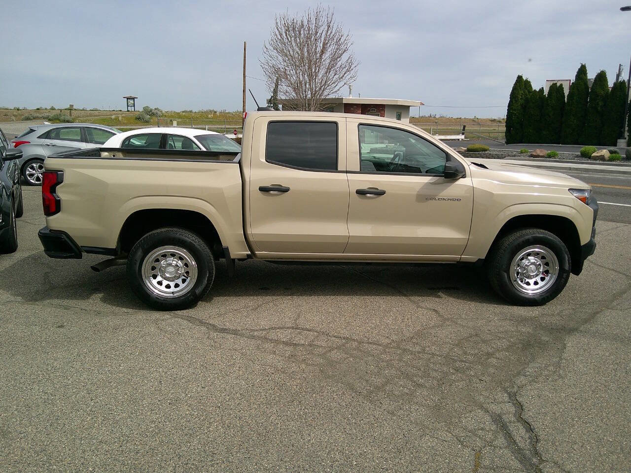 Used 2023 Chevrolet Colorado W/T image 8