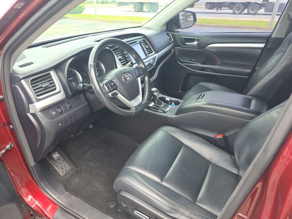 Used 2017 Toyota Highlander SE AWD/4WD image 7