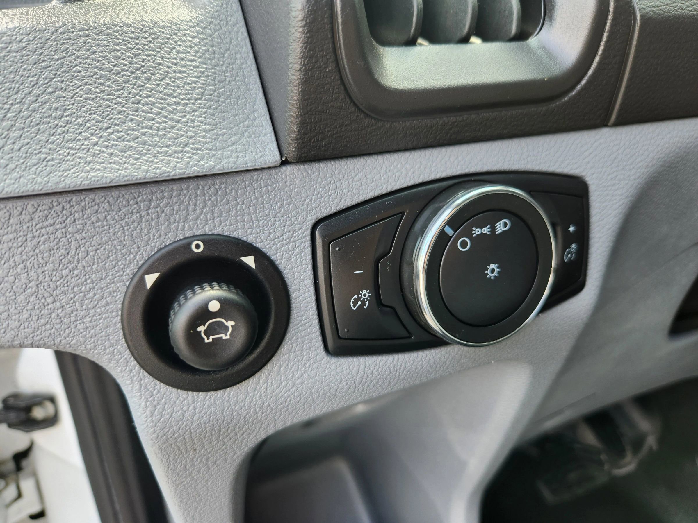 Used 2018 Ford Transit 250 130 Low Roof w/ Interior Upgrade Package image 27