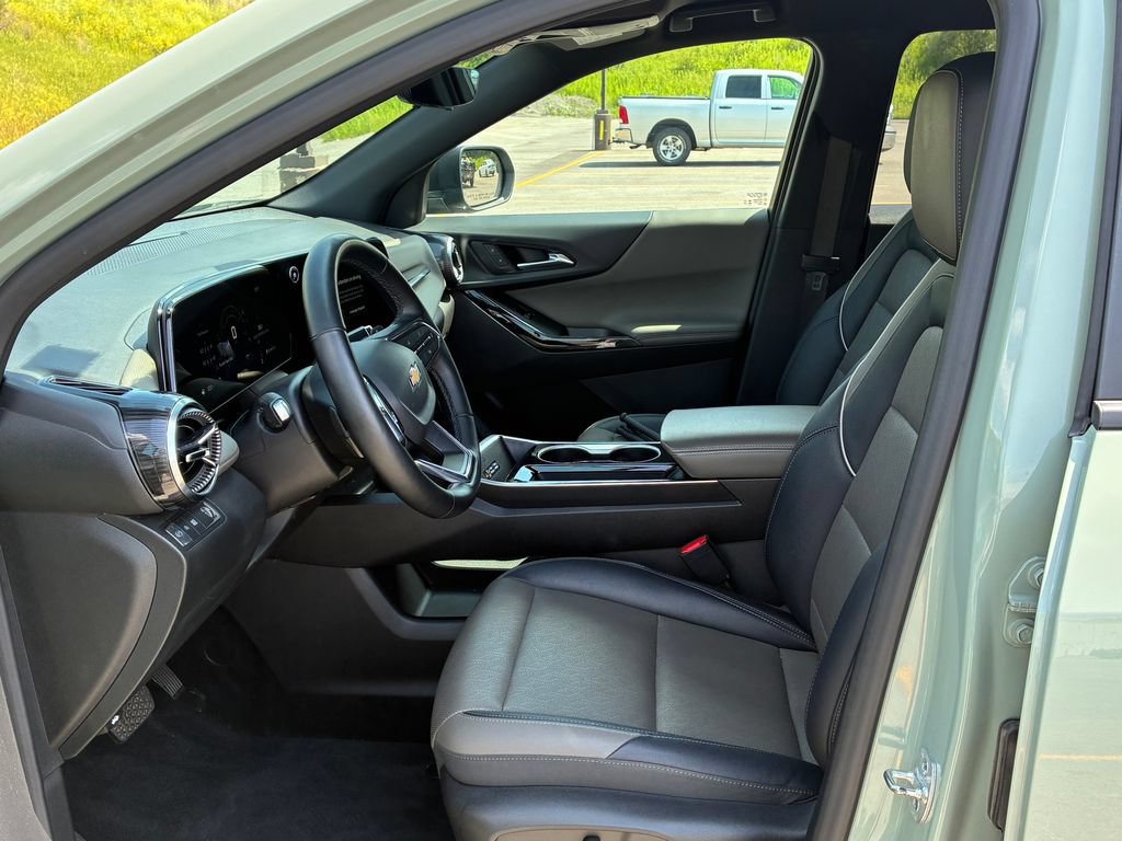 Used 2025 Chevrolet Equinox LT w/ Convenience Package II FWD image 12