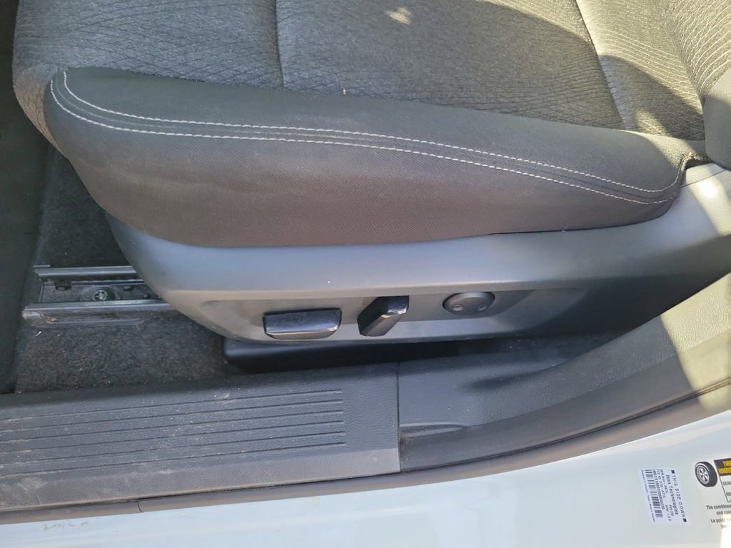 Used 2024 Nissan Rogue SV image 16