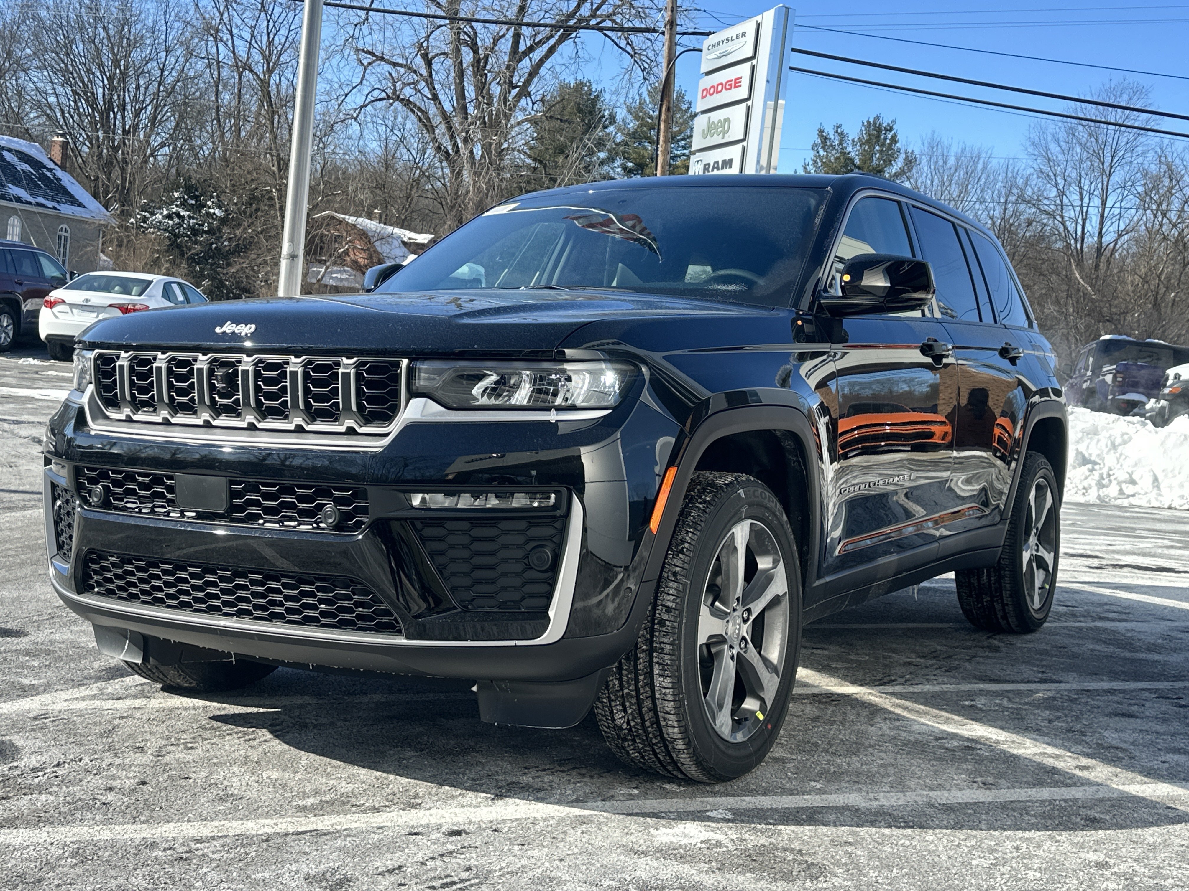 New 2026 Jeep Grand Cherokee Limited w/ Luxury Tech Group II AWD/4WD image 23