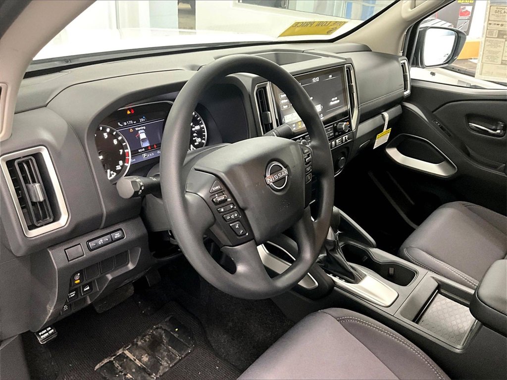 Used 2025 Nissan Frontier SV image 8