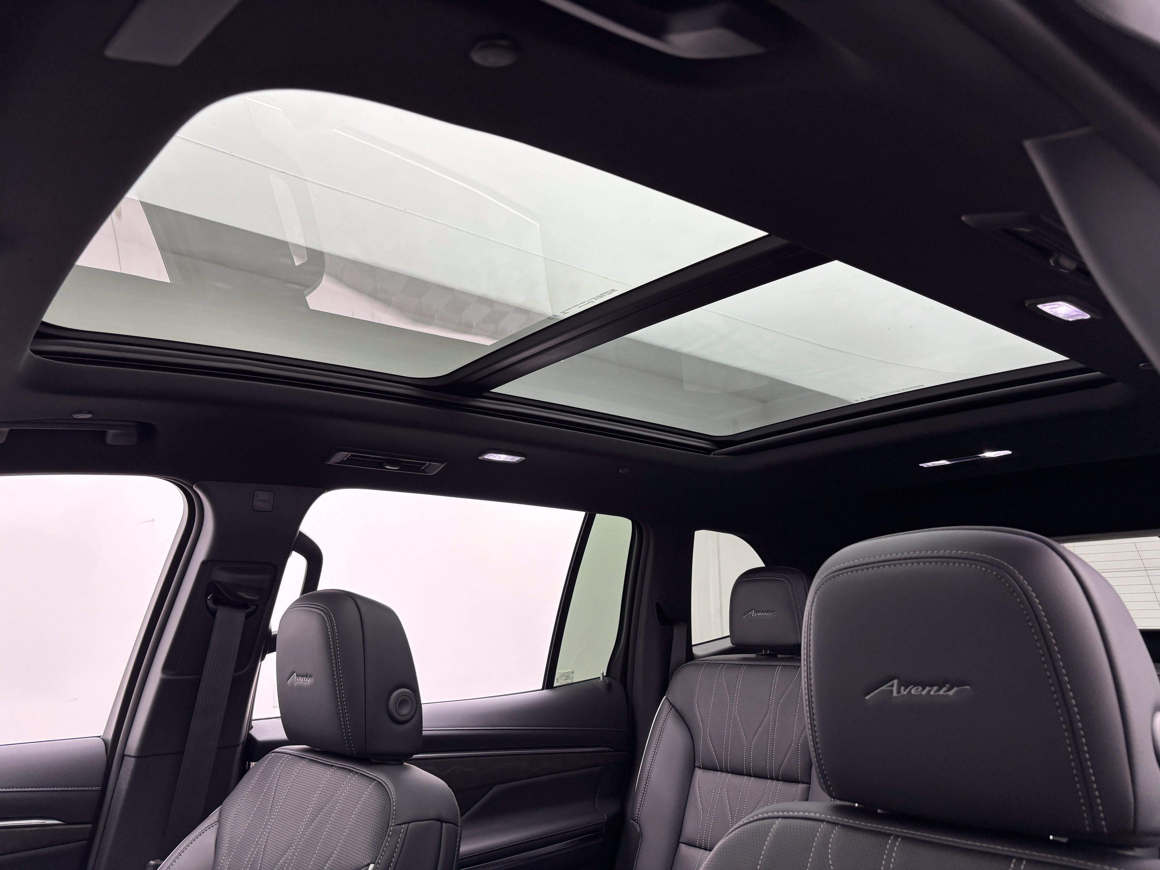 New 2027 Buick Enclave Avenir w/ LPO, Floor Liner Package AWD/4WD image 5